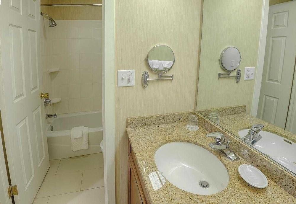 Albany Airport Inn And Suites لاثام المظهر الخارجي الصورة