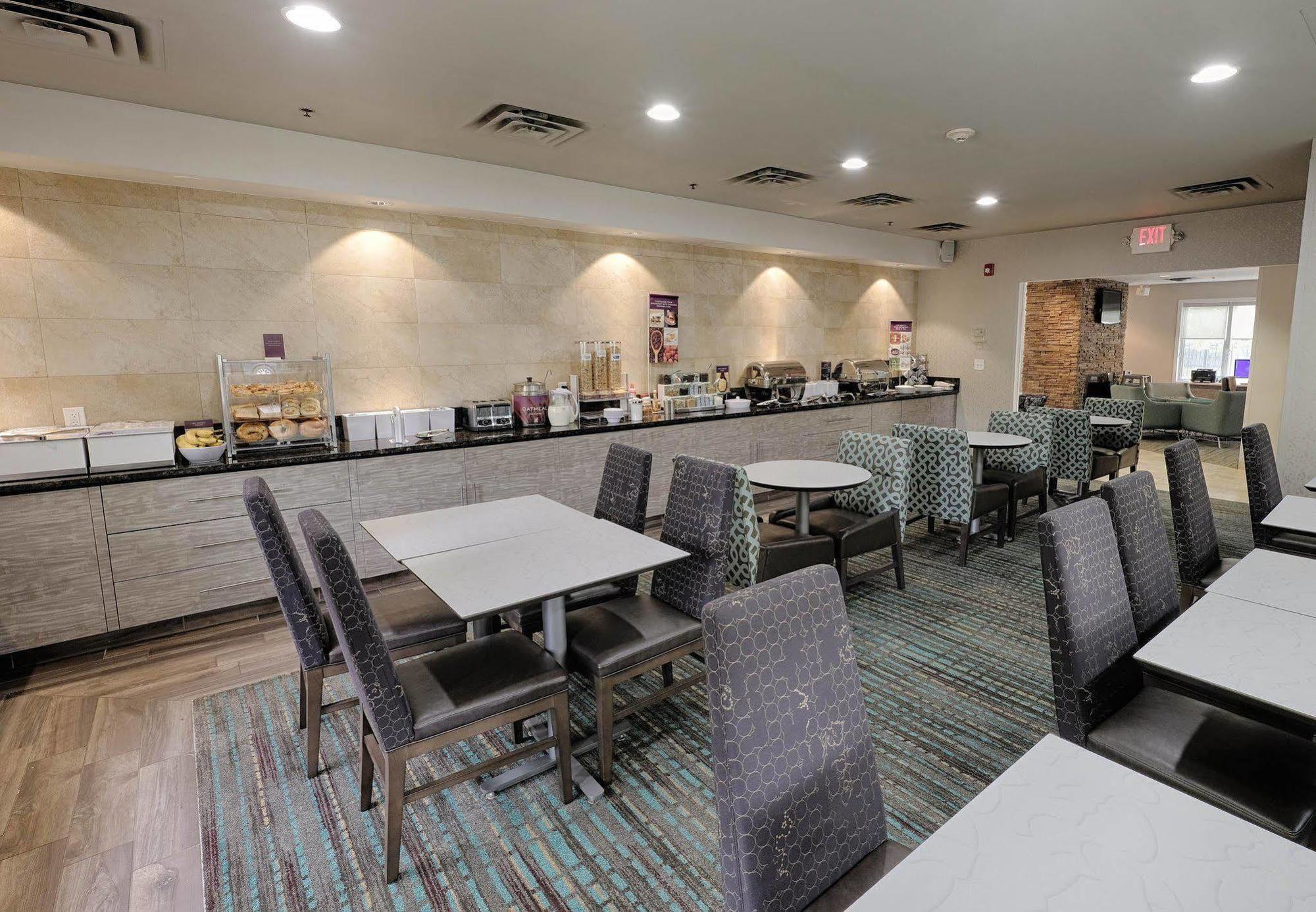 Albany Airport Inn And Suites لاثام المظهر الخارجي الصورة