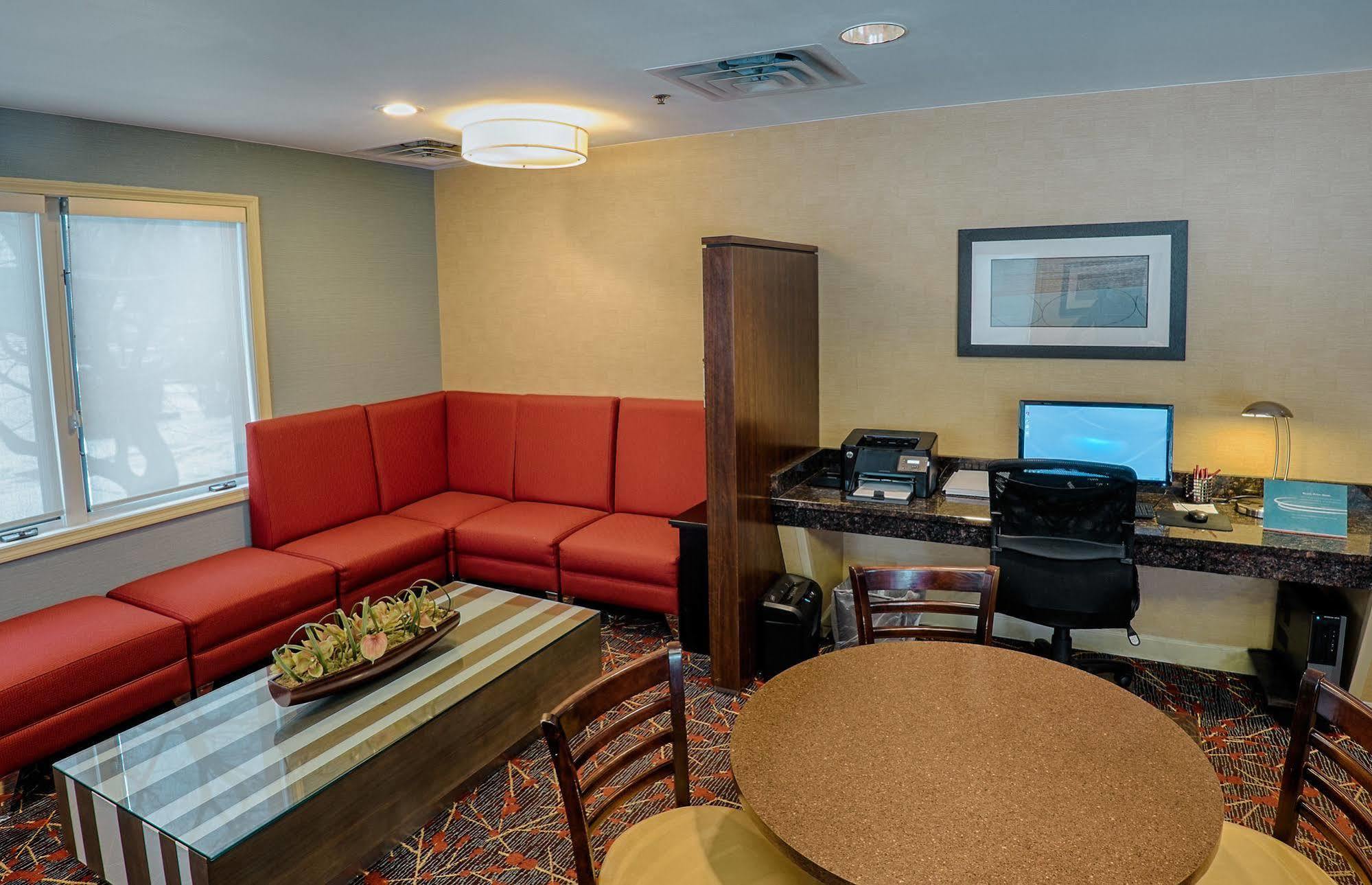 Albany Airport Inn And Suites لاثام المظهر الخارجي الصورة